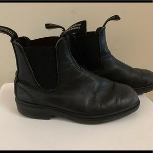 Size 8 blundstones!